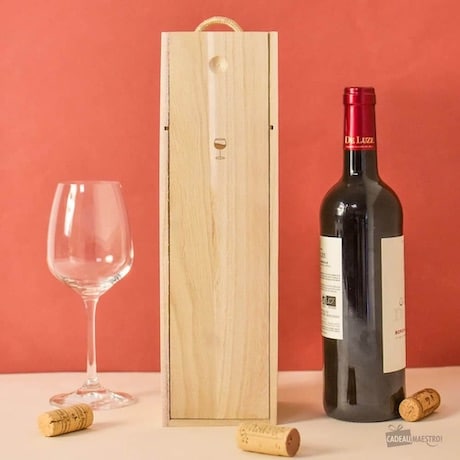 coffret en bois avec bouteille de vin personnalisable