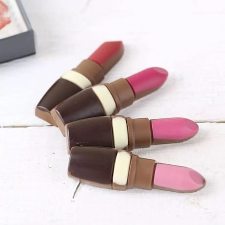 rouges à lèvres en chocolat